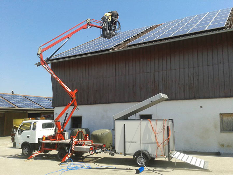 Kia Arbeitsbühne mit Anhänger Reinigungstechnik Kia Arbeitsbühne mit Anhänger